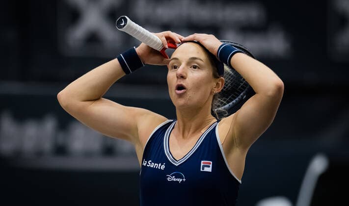 November 12, 2020, Linz, AUSTRIA: Nadia Podoroska of Argentina in action during the second round at the 2020 Upper Austria Ladies Linz WTA, Tennis Damen International tennis tournament against Camila Giorgi of Italy Linz AUSTRIA - ZUMAa181 20201112_zaa_a181_066 Copyright: xRobxPrangex