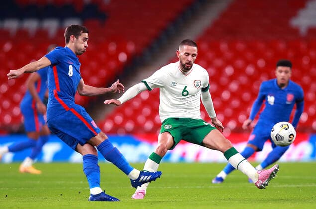 International Friendly, Länderspiel, Nationalmannschaft Wembley Stadium, London, England 12 11 2020 England vs Republic of Ireland England s Harry Winks with Conor Hourihane of Ireland Harry Winks with Conor Hourihane 12 11 2020  Copyright: x INPHO TommyxDicksonx AL6I3578
