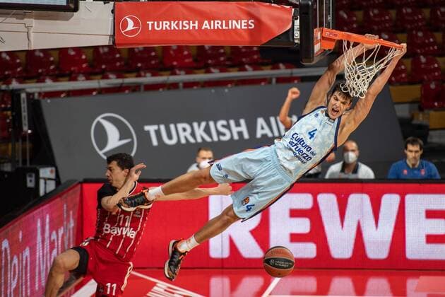 Bilder des Jahres 2020, Sport 11 November Sport Themen der Woche KW46 Sport Bilder des Tages !b4!, Vladimir Lucic 11 (FC Bayern), FC Bayern Basketball vs. Valencia Basket Club, Basketball, Euroleague, 13.11.2020 Muenchen Bayern Deutschland *** b4 , Vladimir Lucic 11 FC Bayern , FC Bayern Basketball vs Valencia Basket Club, Basketball, Euroleague, 13 11 2020 Munich Bayern Germany Copyright: xkolbert-press UlrichxGamelx