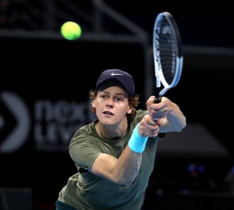 IPP20201114 Tennis: ATP, Tennis Herren 250 Sofia Open 2020, Jannik Sinner diventa il piÃ¹ giovane italiano di sempre a conquistare un titolo Atp. L™altoatesino ha battuto il canadese Vasek Pospisil per 6-4 3-6 7-6 (3) vincendo il primo titolo della carriera (Verwendung nur in Deutschland - GERMANY ONLY) *** IPP20201114 Tennis ATP 250 Sofia Open 2020, Jannik Sinner diventa il piÃ¹ giovane italiano di sempre a conquistare un titolo Atp L™altoatesino ha battuto il canadese Vasek Pospisil per 6 4 3 6 7 6 3 vincendo il primo titolo della carriera Use only in Germany GERMANY ONLY 