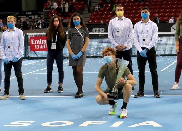 IPP20201114 Tennis: ATP, Tennis Herren 250 Sofia Open 2020, Jannik Sinner diventa il piÃ¹ giovane italiano di sempre a conquistare un titolo Atp. L™altoatesino ha battuto il canadese Vasek Pospisil per 6-4 3-6 7-6 (3) vincendo il primo titolo della carriera (Verwendung nur in Deutschland - GERMANY ONLY) *** IPP20201114 Tennis ATP 250 Sofia Open 2020, Jannik Sinner diventa il piÃ¹ giovane italiano di sempre a conquistare un titolo Atp L™altoatesino ha battuto il canadese Vasek Pospisil per 6 4 3 6 7 6 3 vincendo il primo titolo della carriera Use only in Germany GERMANY ONLY 