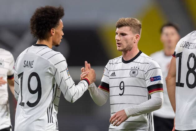 Sport Bilder des Tages Fussball Braunschweig 14.11.2020 Länderspiel Herren Männer DFB UEFA Nations League Deutschland (GER) - Ukraine (UKR) Jubel nach dem Tor zum 1:1 durch Leroy Sane (Deutschland, No.19) Timo Werner (Deutschland, No.09)