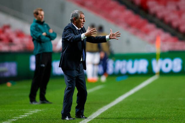 14th November 2020, The Est& xe1;dio da Luz, Lisbon, Portugal; Nations League International football, Portugal versus France; Portugal manager Fernando Santos sends in instructions to his team  ActionPlus12247193 DiogoxPinto