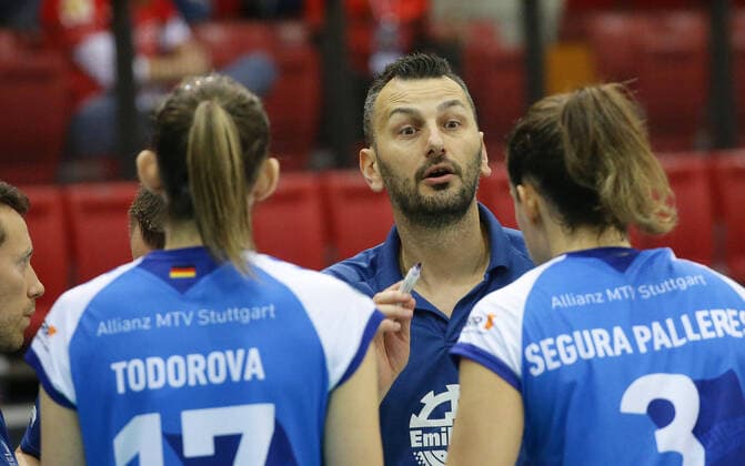 Stuttgart , Volleyball Bundesliga Allianz MTV Stuttgart vs. NawaRo Straubing , Giannis Athanasopoulos ( Trainer Stuttgart )
