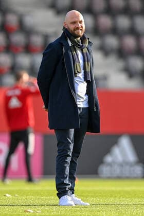 Stephan Lerch (Trainer, Cheftrainer, VfL Wolfsburg) froehlich, laechelnd, Freude, freundlich, froehlich, strahlend, optimistisch, 11 15 2020, Muenchen (Deutschland), Fussball, Flyeralarm Frauen-Bundesliga, FC Bayern Muenchen - VfL Wolfsburg, DFB DFL REGULATIONS PROHIBIT ANY USE OF PHOTOGRAPHS AS IMAGE SEQUENCES AND OR QUASI-VIDEO.