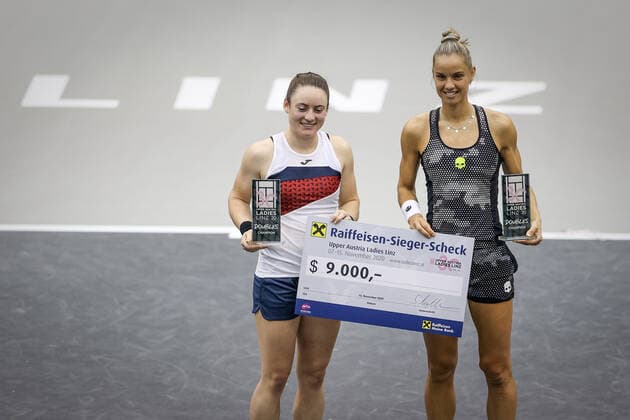 TENNIS - WTA, Tennis Damen Upper Austria Ladies Linz LINZ,AUSTRIA,15.NOV.20 - TENNIS - WTA Tour, Upper Austria Ladies Linz, final. Image shows the winners Tamara Zidansek (SLO) and Arantxa Rus (NED). GEPAxpictures xManfredxBinder