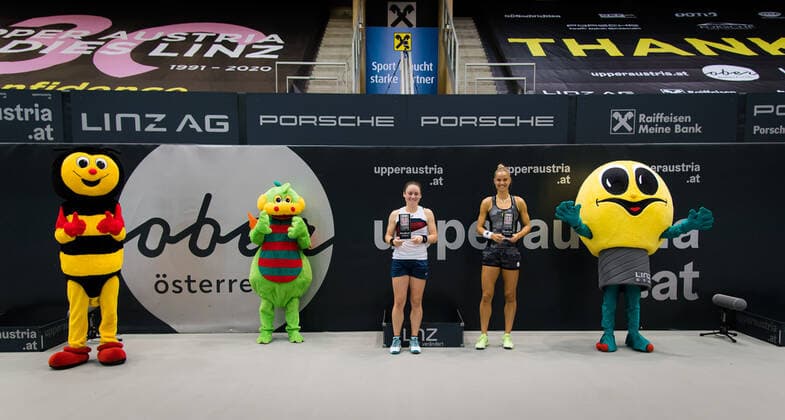 Sport Bilder des Tages November 15, 2020, Linz, AUSTRIA: Arantxa Rus of the Netherlands & Tamara Zidansek of Slovenia with their doubles champions trophies at the 2020 Upper Austria Ladies Linz WTA, Tennis Damen International tennis tournament Linz AUSTRIA - ZUMAa181 20201115_zaa_a181_114 Copyright: xRobxPrangex