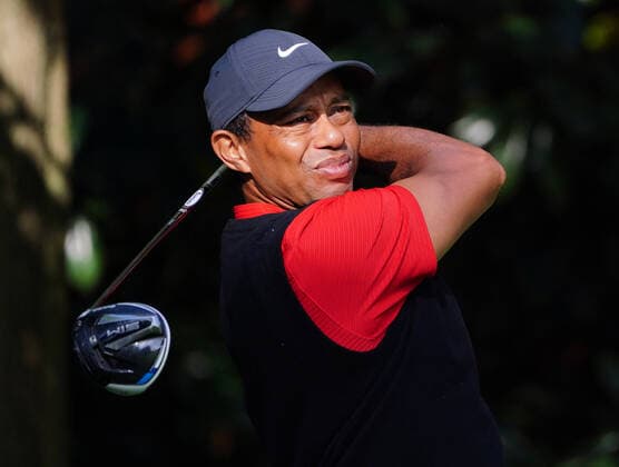 Tiger Woods hits his tee shot on the 7th hole in the final round of the 2020 Masters golf tournament at Augusta National Golf Club in Augusta, Georgia on Sunday, November 15, 2020.  AUG20201115850 KevinxDietsch