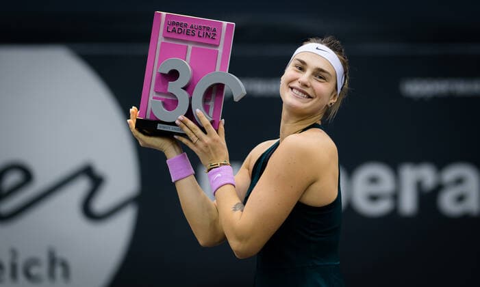 November 15, 2020, Linz, AUSTRIA: Aryna Sabalenka of Belarus poses with the champions trophy of the 2020 Upper Austria Ladies Linz WTA, Tennis Damen International tennis tournament against Elise Mertens of Belgium Linz AUSTRIA - ZUMAa181 20201115_zaa_a181_170 Copyright: xRobxPrangex