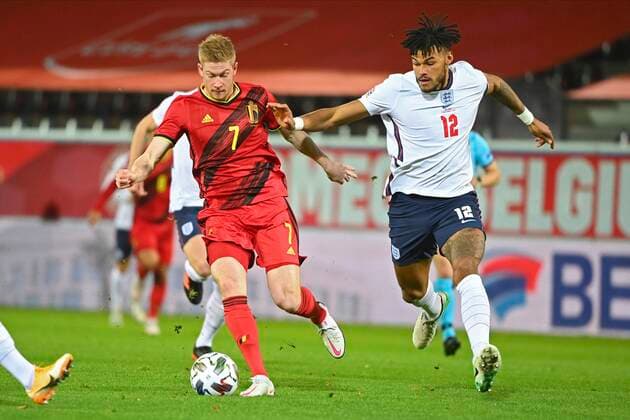 LEUVEN, BELGIUM - NOVEMBER 15 : Kevin De Bruyne forward of Belgium battles for the ball with Tyrone Mings defender of England during the UEFA Nations League match group stage final tournament - League A - Group 2 between Belgium and England on November 15, 2020 in Leuven, Belgium, 15 11 2020 ( Photo by Vincent Kalut Photonews FOOTBALL : UEFA Nations League - League A - Group 2 - Belgique vs Angleterre - 15 11 2020 PHOTONEWS PANORAMIC 