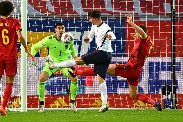 LEUVEN, BELGIUM - NOVEMBER 15 : Thibaut Courtois goalkeeper of Belgium, Mason Mount midfielder of England, Jan Vertonghen defender of Belgium during the UEFA Nations League match group stage final tournament - League A - Group 2 between Belgium and England on November 15, 2020 in Leuven, Belgium, 15 11 2020 ( Photo by Vincent Kalut Photonews FOOTBALL : UEFA Nations League - League A - Group 2 - Belgique vs Angleterre - 15 11 2020 PHOTONEWS PANORAMIC 