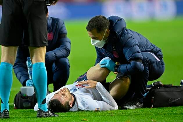 LEUVEN, BELGIUM - NOVEMBER 15 : Ben Chilwell defender of England gets medical attention during the UEFA Nations League match group stage final tournament - League A - Group 2 between Belgium and England on November 15, 2020 in Leuven, Belgium, 15 11 2020 ( Photo by Nico Vereecken Photo News FOOTBALL : UEFA Nations League - League A - Group 2 - Belgique vs Angleterre - 15 11 2020 PHOTONEWS PANORAMIC 
