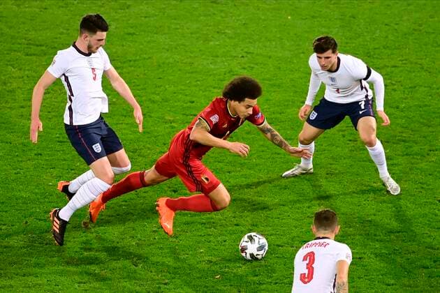 LEUVEN, BELGIUM - NOVEMBER 15 : Axel Witsel midfielder of Belgium battles for the ball with Declan Rice midfielder of England, Kieran Trippier defender of England and Mason Mount midfielder of England during the UEFA Nations League match group stage final tournament - League A - Group 2 between Belgium and England on November 15, 2020 in Leuven, Belgium, 15 11 2020 ( Photo by Peter De Voecht Photonews FOOTBALL : UEFA Nations League - League A - Group 2 - Belgique vs Angleterre - 15 11 2020 PHOTONEWS PANORAMIC 