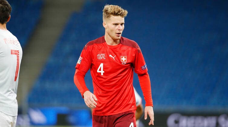 Foto Manuel Geisser 14.11.2020 Basel : St.Jakob Park Basel Saison 2020 2021 Herren Fussball Nations League Schweiz - Spanien Nico Elvedi (Schweiz) *** Photo Manuel Geisser 14 11 2020 Basel St Jakob Park Basel Season 2020 2021 Men Football Nations League Switzerland Spain Nico Elvedi Switzerland 