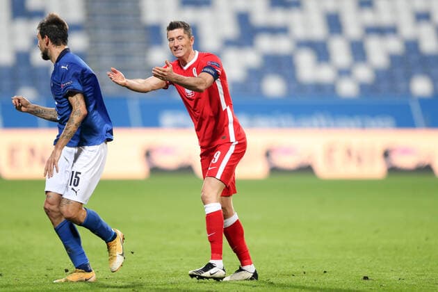 REGGIO EMILIA 15.11.2020 MECZ 5. KOLEJKA LIGA NARODOW GRUPA A1 SEZON 2020 21: WLOCHY - POLSKA 2:0 --- 2020-21 UEFA NATIONS LEAGUE GROUP A1 FOOTBALL MATCH: ITALY - POLAND 2:0 FRANCESCO ACERBI ROBERT LEWANDOWSKI FOT. PIOTR KUCZA FOTOPYK 