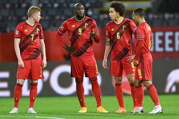 LEUVEN, BELGIUM - NOVEMBER 15 : Romelu Lukaku forward of Belgium and Kevin De Bruyne forward of Belgium talking to Youri Tielemans midfielder of Belgium during the UEFA Nations League match group stage final tournament - League A - Group 2 between Belgium and England on November 15, 2020 in Leuven, Belgium, 15 11 2020 ( Photo by Nico Vereecken Photo News FOOTBALL : UEFA Nations League - League A - Group 2 - Belgique vs Angleterre - 15 11 2020 PHOTONEWS PANORAMIC 