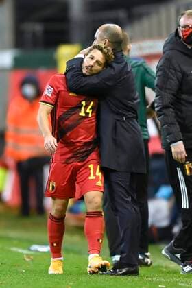LEUVEN, BELGIUM - NOVEMBER 15 : Roberto Martinez head coach of Belgian Team comforts Dries Mertens forward of Belgium during the UEFA Nations League match group stage final tournament - League A - Group 2 between Belgium and England on November 15, 2020 in Leuven, Belgium, 15 11 2020 ( Photo by Nico Vereecken Photo News FOOTBALL : UEFA Nations League - League A - Group 2 - Belgique vs Angleterre - 15 11 2020 PHOTONEWS PANORAMIC 