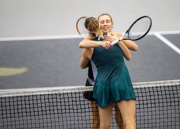 15.11.2020, TipsArena, Linz, AUT, WTA, Tennis Damen Tour, Upper Austria Ladies Linz, Finale, im Bild v.l. Aryna Sabalenka (BLR), Elise Mertens (BEL) during the final match of WTA Upper Austria Ladies Linz Tournament at the TipsArena in Linz, Austria on 2020 11 15.