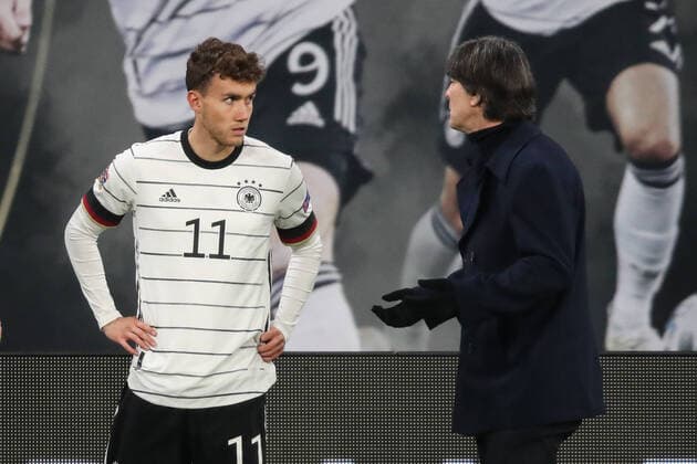 Einwechslung - Luca Waldschmidt (Deutschland,11) mit Bundestrainer Joachim Loew Löw (Deutschland) - Nations League Deutschland vs. Ukraine in der Red Bull Arena in Leipzig - Fußball,Mann,Männer,Deutschland,14.11.2020