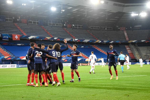 Joie des joueurs de l equipe de France apres le but de - Odssone Edouard ( France ) - FOOTBALL : France vs Suisse - Caen - 16 11 2020 FedericoPestellini Panoramic 