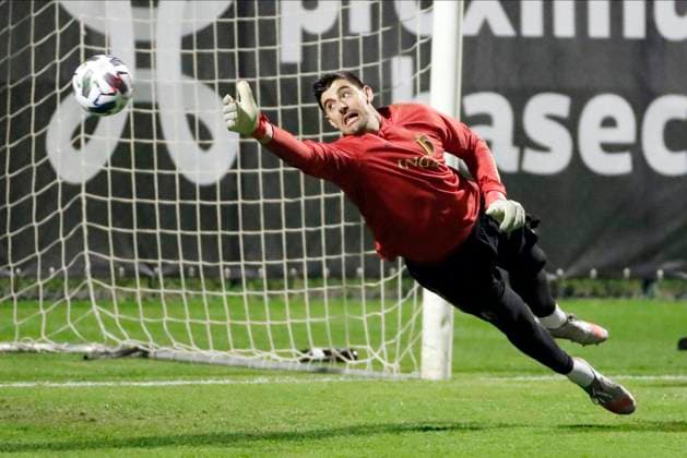 Sport Bilder des Tages TUBIZE, BELGIUM - NOVEMBER 17 : Thibaut Courtois goalkeeper of Belgium during the training session of the Belgian national team, Nationalteam prior to the Nations League games against Denmark on November 17, 2020 in Tubize, Belgium, 17 11 2020 FOOTBALL : Entrainement et CP Belgique - 17 11 2020 PhotoNews Panoramic 