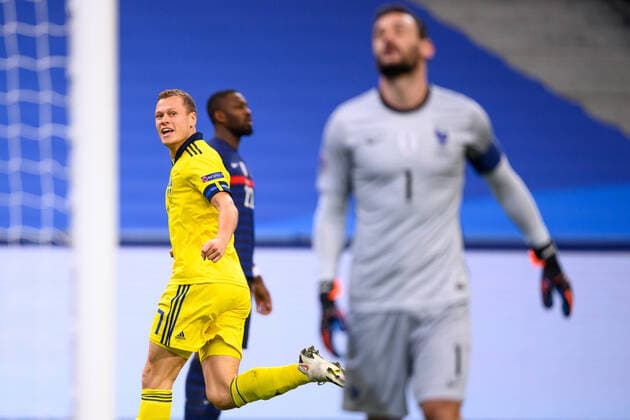 201117 Viktor Claesson of Sweden celebrates the 0-1 goal during the Nations League football match between France and Sweden on November 17, 2020 in Paris. Photo: Joel Marklund BILDBYRAN kod JM JM0053 bbeng fotboll football soccer fotball landskamp nations league frankrike france sverige sweden sverige a jubel Copyright: JOELxMARKLUND BB201117JM016