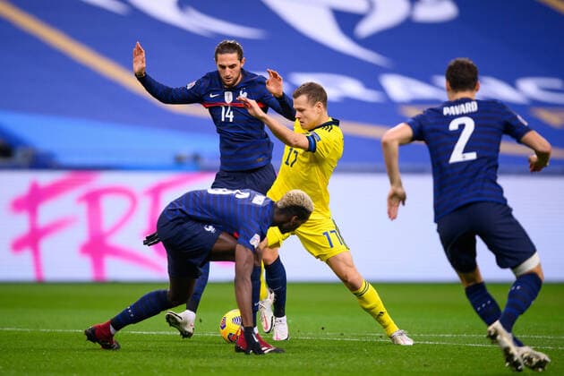 201117 Viktor Claesson of Sweden against Adrien Rabiot ¨and Paul Pogba of France during the Nations League football match between France and Sweden on November 17, 2020 in Paris. Photo: Joel Marklund BILDBYRAN kod JM JM0053 bbeng fotboll football soccer fotball landskamp nations league frankrike france sverige sweden sverige a Copyright: JOELxMARKLUND BB201117JM019