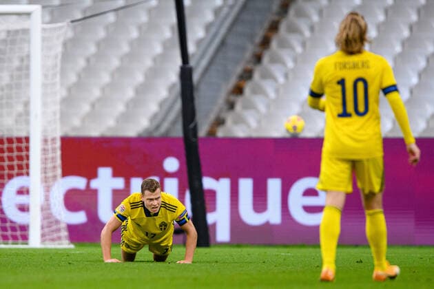 201117 Viktor Claesson of Sweden looks dejected during the Nations League football match between France and Sweden on November 17, 2020 in Paris. Photo: Joel Marklund BILDBYRAN kod JM JM0053 bbeng fotboll football soccer fotball landskamp nations league frankrike france sverige sweden sverige a depp Copyright: JOELxMARKLUND BB201117JM053