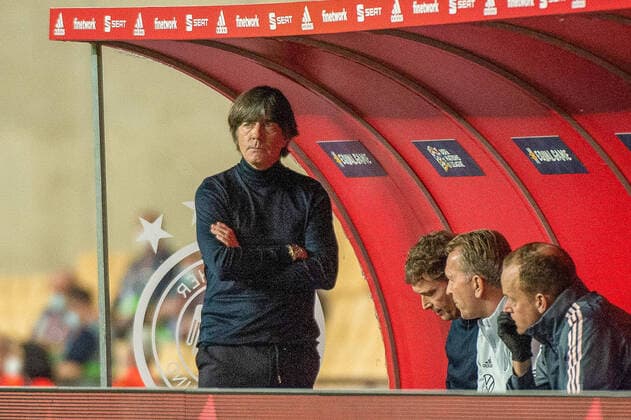 Bilder des Jahres 2020, Sport 11 November Sport Themen der Woche KW47 Sport Bilder des Tages Im Joachim Loew, Bundestrainer (Deutschland), GER, Spanien vs. Deutschland, Fussball, UEFA Nations League, Saison 2020 2021, 17.11.2020 GER, Spanien vs. Deutschland, Fussball, UEFA Nations League, Saison 2020 2021, 17.11.2020 Sevilla *** In Joachim Loew, national coach Germany, CEF, Spain vs Germany, football, UEFA Nations League, season 2020 2021, 17 11 2020 CEF, Spain vs Germany, football, UEFA Nations League, season 2020 2021, 17 11 2020 Seville Copyright: xEibnerxPressefotox EP_EER