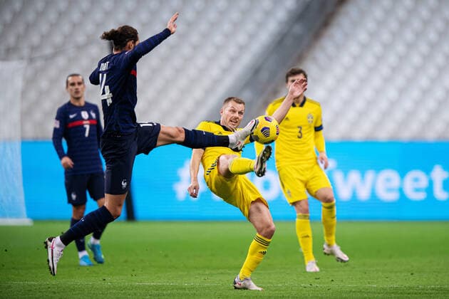 201117 Adrien Rabiot of France and Sebastian Larsson of Sweden during the Nations League football match between France and Sweden on November 17, 2020 in Paris. Photo: Joel Marklund BILDBYRAN kod JM JM0053 bbeng fotboll football soccer fotball landskamp nations league frankrike france sverige sweden sverige a Copyright: JOELxMARKLUND BB201117JM059