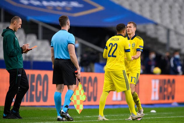 201117 Robin Quaison and Viktor Claesson of Sweden during the Nations League football match between France and Sweden on November 17, 2020 in Paris. Photo: Joel Marklund BILDBYRAN kod JM JM0053 bbeng fotboll football soccer fotball landskamp nations league frankrike france sverige sweden sverige a Copyright: JOELxMARKLUND BB201117JM081