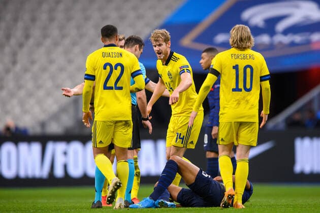 201117 Filip Helander of France reacts during the Nations League football match between France and Sweden on November 17, 2020 in Paris. Photo: Joel Marklund BILDBYRAN kod JM JM0053 bbeng fotboll football soccer fotball landskamp nations league frankrike france sverige sweden sverige a depp Copyright: JOELxMARKLUND BB201117JM107