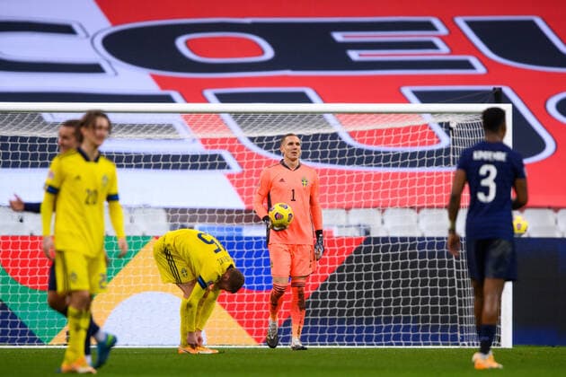 201117 Goalkeeper Robin Olsen of Sweden looks dejected during the Nations League football match between France and Sweden on November 17, 2020 in Paris. Photo: Joel Marklund BILDBYRAN kod JM JM0053 bbeng fotboll football soccer fotball landskamp nations league frankrike france sverige sweden sverige a depp Copyright: JOELxMARKLUND BB201117JM112