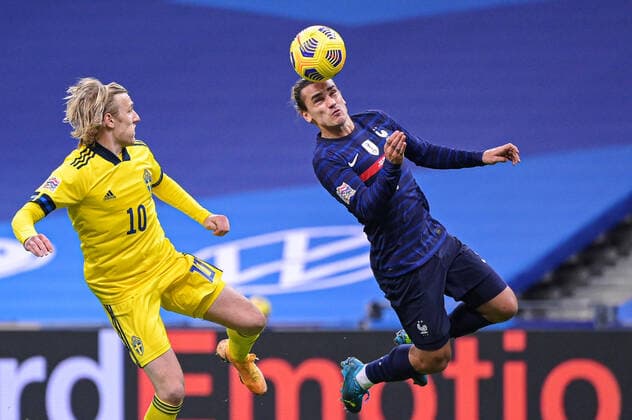 201117 Emil Forsberg of Sweden and Antoine Griezmann of France during the Nations League football match between France and Sweden on November 17, 2020 in Paris. Photo: Joel Marklund BILDBYRAN kod JM JM0053 bbeng fotboll football soccer fotball landskamp nations league frankrike france sverige sweden sverige a Copyright: JOELxMARKLUND BB201117JM183