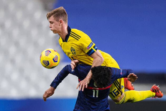 201117 Emil Krafth of Sweden in action against Kingsley Coman of France during the Nations League football match between France and Sweden on November 17, 2020 in Paris. Photo: Joel Marklund BILDBYRAN kod JM JM0053 bbeng fotboll football soccer fotball landskamp nations league frankrike france sverige sweden sverige a Copyright: JOELxMARKLUND BB201117JM193