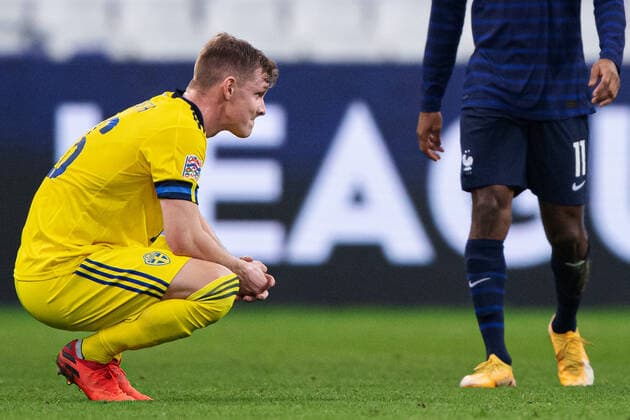 201117 Emil Krafth of Sweden looks dejected after the Nations League football match between France and Sweden on November 17, 2020 in Paris. Photo: Joel Marklund BILDBYRAN kod JM JM0053 bbeng fotboll football soccer fotball landskamp nations league frankrike france sverige sweden sverige a depp Copyright: JOELxMARKLUND BB201117JM194
