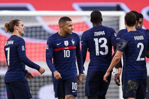201117 Antoine Griezmann and Kylian MbappÃ of France after the Nations League football match between France and Sweden on November 17, 2020 in Paris. Photo: Joel Marklund BILDBYRAN kod JM JM0053 bbeng fotboll football soccer fotball landskamp nations league frankrike france sverige sweden sverige a Copyright: JOELxMARKLUND BB201117JM195