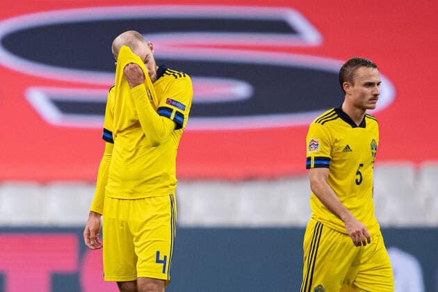 201117 Marcus Danielson and Pierre Bengtsson of Sweden looks dejected after the Nations League football match between France and Sweden on November 17, 2020 in Paris. Photo: Joel Marklund BILDBYRAN kod JM JM0053 bbeng fotboll football soccer fotball landskamp nations league frankrike france sverige sweden sverige a depp Copyright: JOELxMARKLUND BB201117JM196