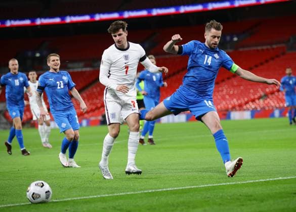 Mason Mount of England challenges Kari Arnason of Iceland during the UEFA Nations League match at Wembley Stadium, London. Picture date: 18th November 2020. Picture credit should read: David Klein Sportimage EDITORIAL USE ONLY. No use with unauthorised audio, video, data, fixture lists, club league logos or live services. Online in-match use limited to 120 images, no video emulation. No use in betting, games or single club league player publications. SPI-0760-0014