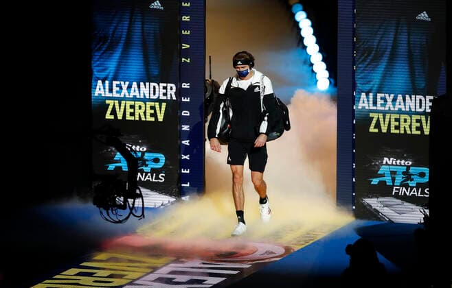 (201119) -- LONDON, Nov. 19, 2020 -- Alexander Zverev of Germany enters the court before the singles group match against Diego Schwartzman of Argentina at the ATP, Tennis Herren World Tour Finals 2020 in London, Britain, on Nov. 18, 2020. ) (SP)BRITAIN-LONDON-TENNIS-ATP FINALS-DAY 4 HanxYan 