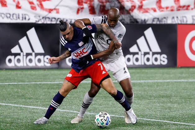 FOXBOROUGH, MA - NOVEMBER 20: Montreal Impact midfielder Rod Fanni (7) clamps down on New England Revolution forward Gustavo Bou (7) during an MLS, Fussball Herren, USA Cup Play-In game between the New England Revolution and the Montreal Impact on November 20, 2020, at Gillette Stadium in Foxborough, Massachusetts. (Photo by Fred Kfoury III Icon Sportswire) SOCCER: NOV 20 MLS Cup Playoffs Eastern Conference Play-In - Montreal Impact at New England Revolution Icon482201120046