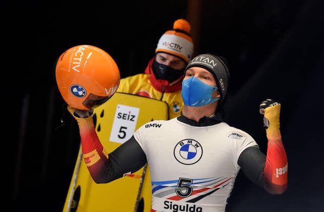Bilder des Jahres 2020, Sport 11 November Sport Themen der Woche KW47 Sport Bilder des Tages (201121) -- SIGULDA, Nov. 21, 2020 -- Felix Keisinger of Germany reacts during the men s skeleton final at the IBSF World Cup Bobsleigh and Skeleton series, in Sigulda, Latvia, Nov. 20, 2020. (Photo by Xinhua) (SP)LATVIA-SIGULDA-IBSF WORLD CUP BOBSLEIGH AND SKELETON SERIES EdijsxPalens 