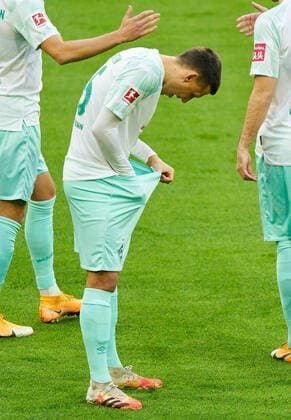 Bilder des Jahres 2020, Sport 11 November Sport Themen der Woche KW47 Sport Bilder des Tages Fussball 1.Bundesliga FC BAYERN MUENCHEN - WERDER BREMEN Maximilian EGGESTEIN, BRE 35 searching at the match FC BAYERN MUENCHEN - WERDER BREMEN in the 1.German Bundesliga, Season 2020 2021, match day 8, Munich, Germany, November 20, 2020. Foto: Peter Schatz Pool Important: DFL REGULATIONS PROHIBIT ANY USE OF PHOTOGRAPHS as IMAGE SEQUENCES and or QUASI-VIDEO - National and international News-Agencies OUT Editorial Use ONLY Munich Allianz Arena Bavaria Germany *** Fussball 1 Bundesliga FC BAYERN MUENCHEN WERDER BREMEN Maximilian EGGESTEIN, BRE 35 searching at the match FC BAYERN MUENCHEN WERDER BREMEN in the 1 German Bundesliga, Season 2020 2021, match day 8, Munich, Germany, November 20, 2020 Photo Peter Schatz Pool Important DFL REGULATIONS PROHIBIT ANY USE OF PHOTOGRAPHS as IMAGE SEQUENCES and or QUASI VIDEO National and international News Agencies OUT Editorial Use ONLY Munich Allianz Arena Bavaria Germany Poolfoto Peter Schatz Pool ,EDITORIAL USE ONLY