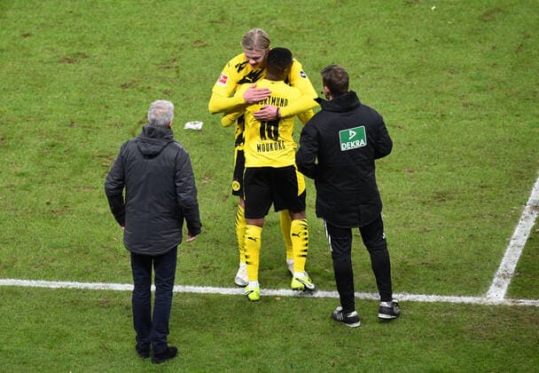 Fussball, Herren, 1. Bundesliga, Saison 2020 21, (8. Spieltag), Hertha BSC - Borussia Dortmund, v. l. Trainer Lucien Favre (Borussia Dortmund), Erling Haaland (Borussia Dortmund), Youssoufa Moukoko (Borussia Dortmund), 21.11. 2020, *** Football, men, 1 Bundesliga, season 2020 21, 8 matchday, Hertha BSC Borussia Dortmund, from l coach Lucien Favre Borussia Dortmund , Erling Haaland Borussia Dortmund , Youssoufa Moukoko Borussia Dortmund , 21 11 2020, Copyright: xMatthiasxKochx