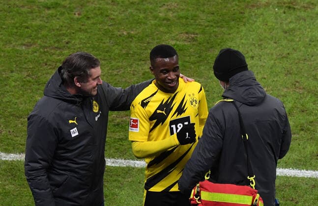Fussball, Herren, 1. Bundesliga, Saison 2020 21, (8. Spieltag), Hertha BSC - Borussia Dortmund (2:5), v. l. Sportdirektor Michael Zorc (Borussia Dortmund), Youssoufa Moukoko (Borussia Dortmund), Jubel nach Abpfiff, 21.11. 2020, *** Football, men, 1 Bundesliga, season 2020 21, 8 matchday, Hertha BSC Borussia Dortmund 2 5 , from left to right Copyright: xMatthiasxKochx