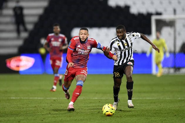 10 MEMPHIS DEPAY (OL) - 18 IBRAHIM AMADOU (SCO) FOOTBALL : Angers vs Lyon - Ligue 1 Uber Eats - 22 11 2020 FEP Panoramic 