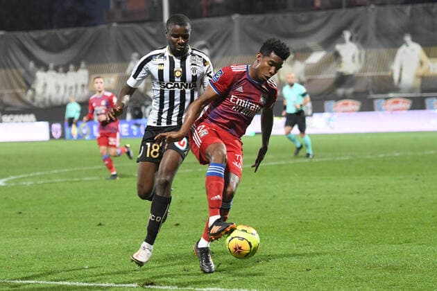 23 - Thiago MENDES (Olympique Lyonnais), 18 - Ibrahim AMADOU (Angers SCO) FOOTBALL : Angers SCO vs Olympique Lyonnais - Ligue 1 Uber Eats - 22 11 2020 RonanHoussin Panoramic 