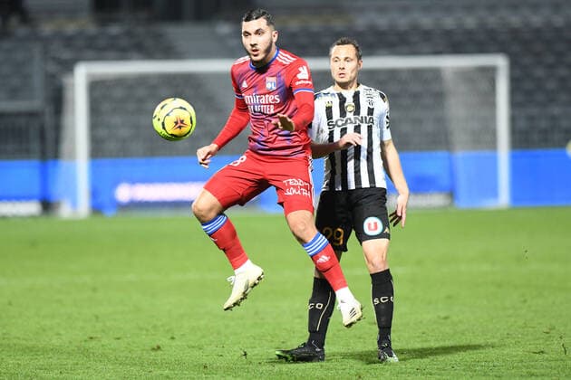 18 - Rayan CHERKI (Olympique Lyonnais), 29 - Vincent MANCEAU (Angers SCO) FOOTBALL : Angers SCO vs Olympique Lyonnais - Ligue 1 Uber Eats - 22 11 2020 RonanHoussin Panoramic 