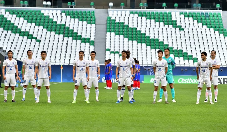 (201124) -- DOHA, Nov. 24, 2020 -- Players of Shanghai Shenhua FC pose for photos ahead of the group F match between Shanghai Shenhua FC of China and FC Tokyo of Japan at the AFC Champions League 2020 in Doha, capital of Qatar, Nov. 24, 2020. (Photo by Xinhua) (SP)QATAR-DOHA-AFC CHAMPIONS LEAGUE-SHANGHAI SHENHUA VS FC TOKYO Nikku 