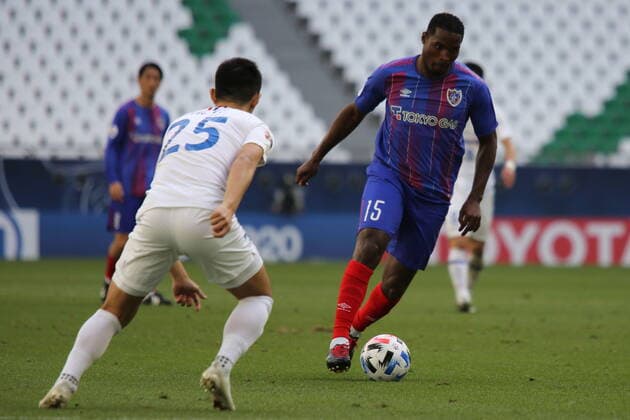DOHA, QATAR - NOVEMBER 24: Adailton of FC Tokyo during the AFC Champions League Group F match between FC Tokyo and Shanghai Shenhua at the Education City Stadium on November 24, 2020 in Doha, Qatar. (Photo by Colin McPhedran) SPO, SOC, FOC  Copyright: xColinxMcPhedran